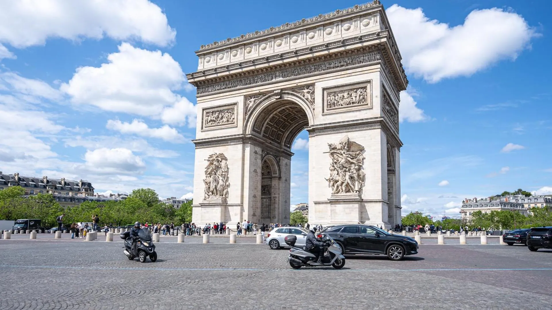 Big 2br Arc De Triomphe 4-6p * Paris